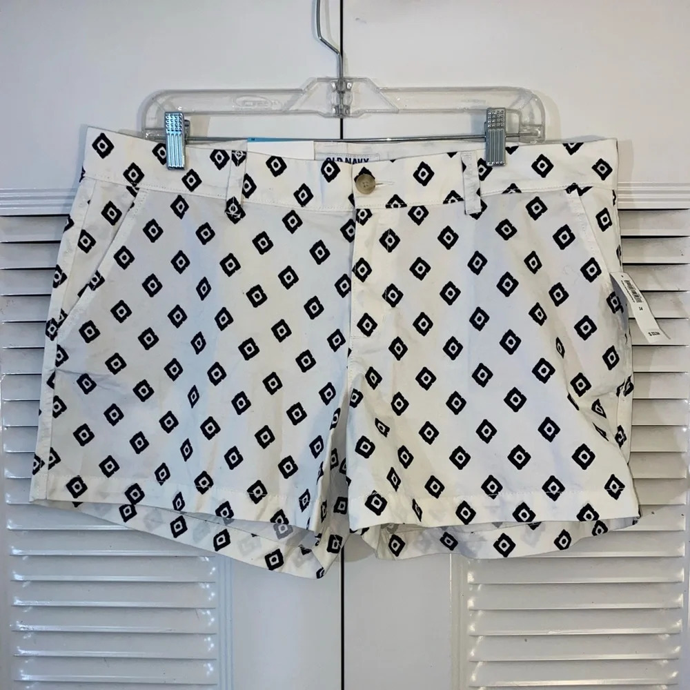 Old Navy Womens Size 14 Pockets Cotton White Black Geometric Chino Shorts